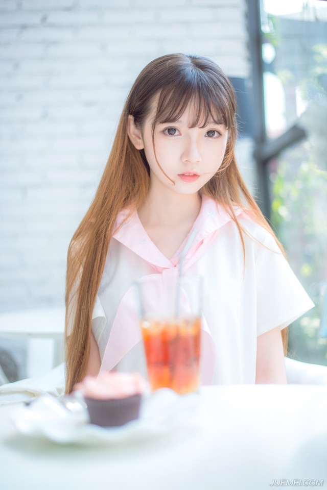 刘璝一下子面色变得惨白，如遭雷击，一直以来与自己相敬如宾、恩爱有加的妻子，竟是如此蛇蝎妇人，不但背着自己与刘璋厮混，更为了杀自己，不惜唆使刘璋杀他！
